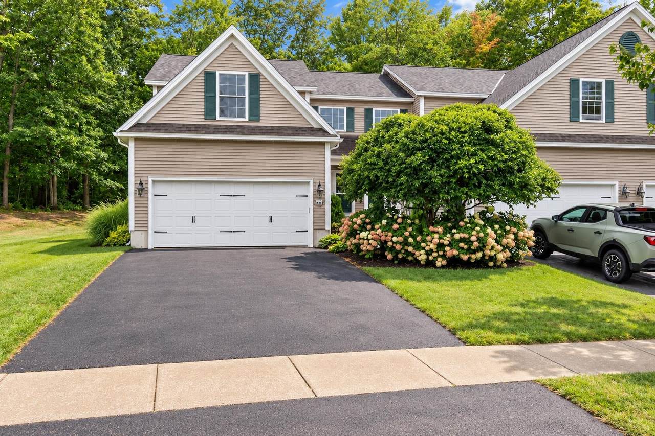 205 Fox Run - Photo 1