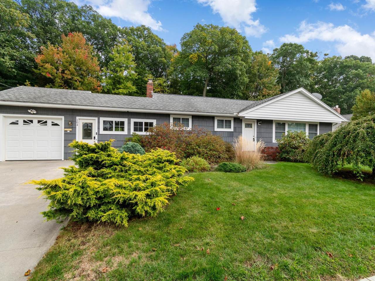 104 Wildwood Drive - Photo 1