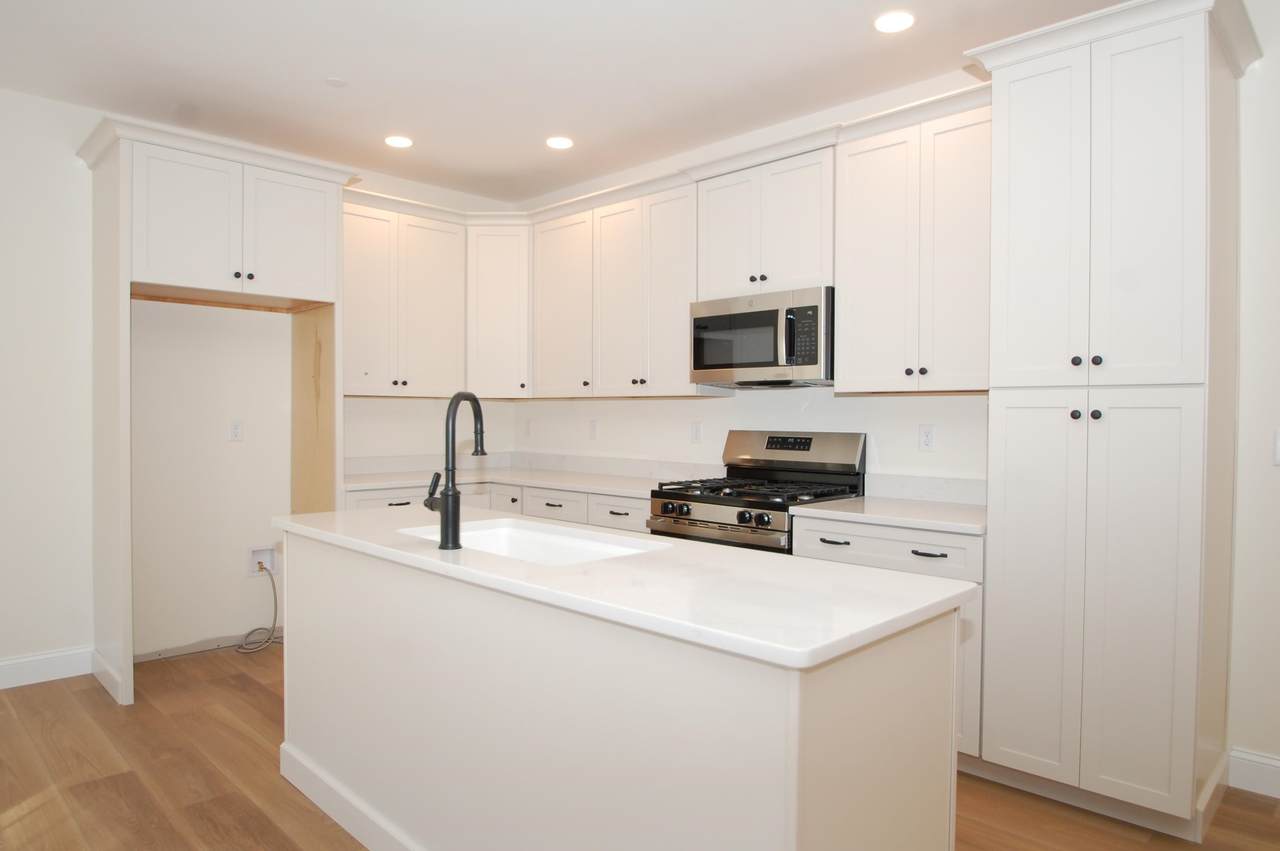 3B Dearborn Circle - Photo 1