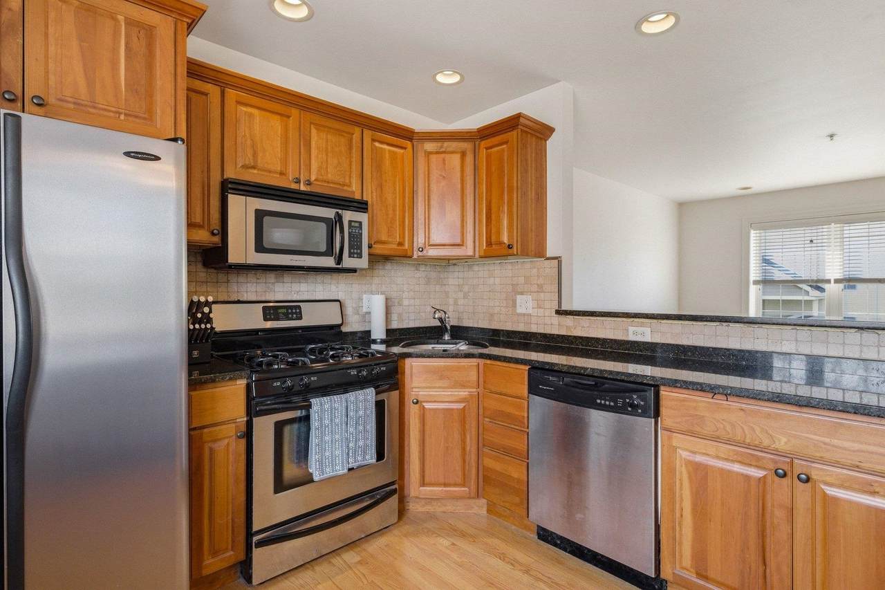 1039 Islington Street - Photo 1