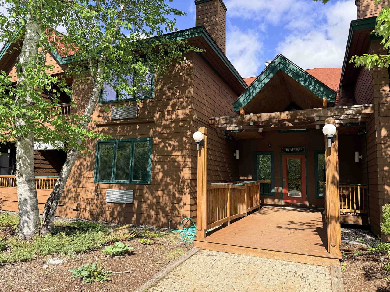 10 Lakeside W Drive - Photo 1