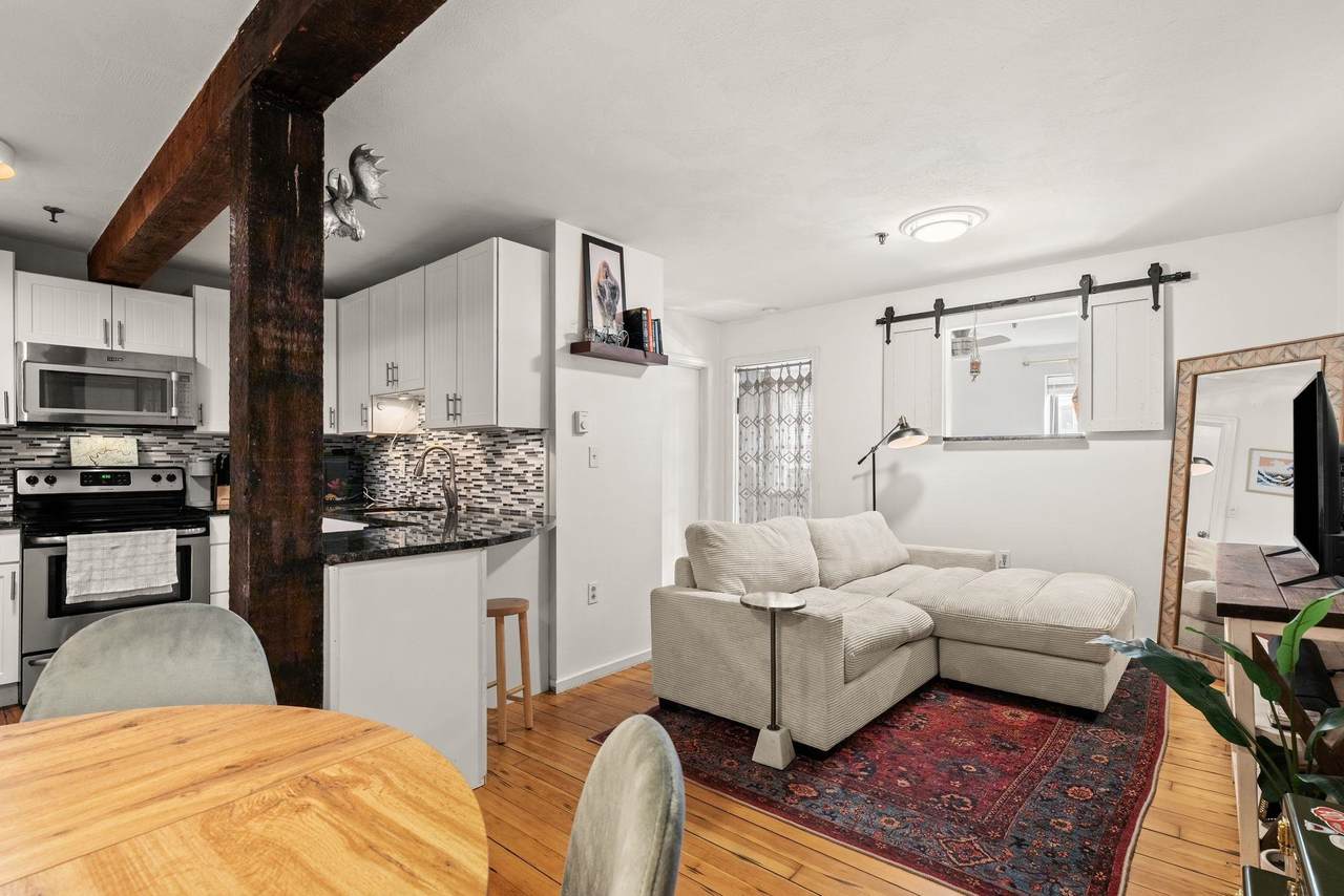 90 Fleet Street - Photo 1