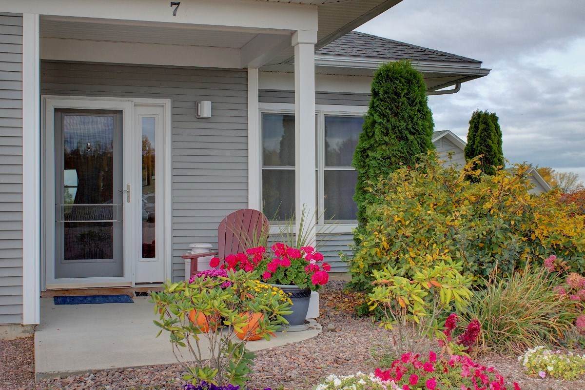 7 Village Court - Photo 1