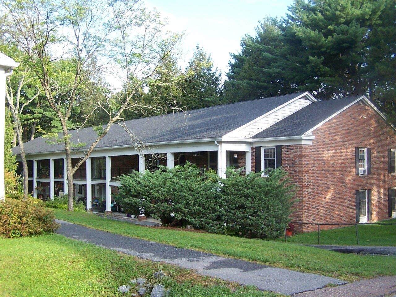 100 Kennedy Drive - Photo 1