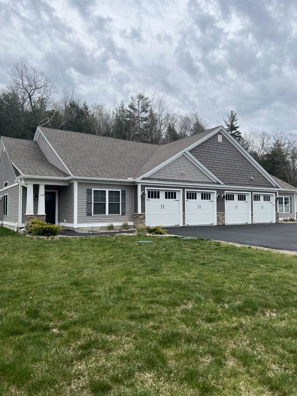 107 Gateway Drive - Photo 1
