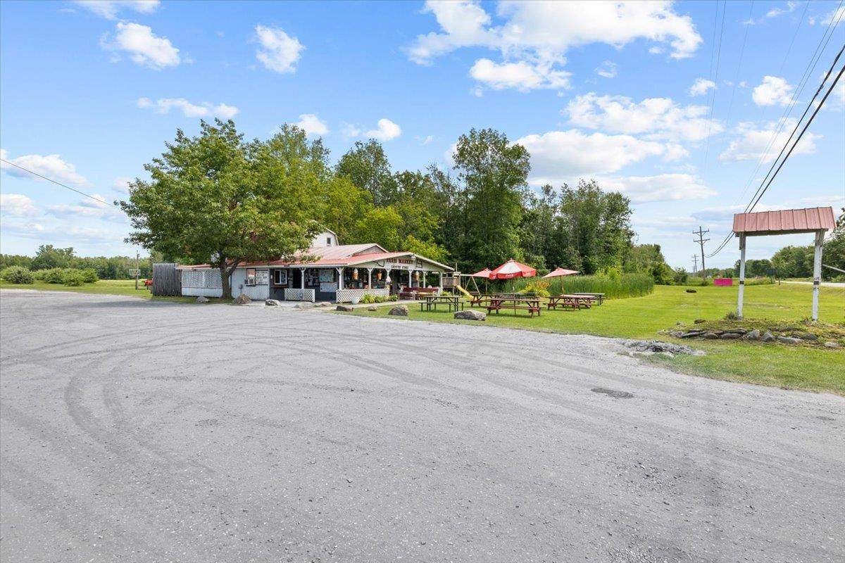752 North River Street - Photo 1