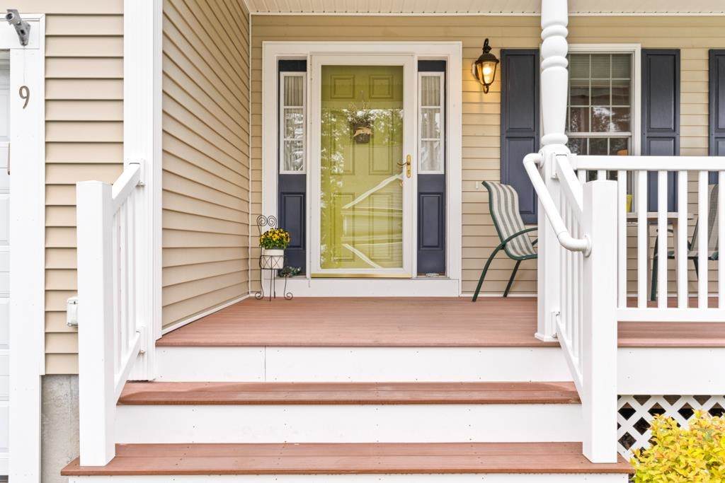 9 Lantern Lane - Photo 1