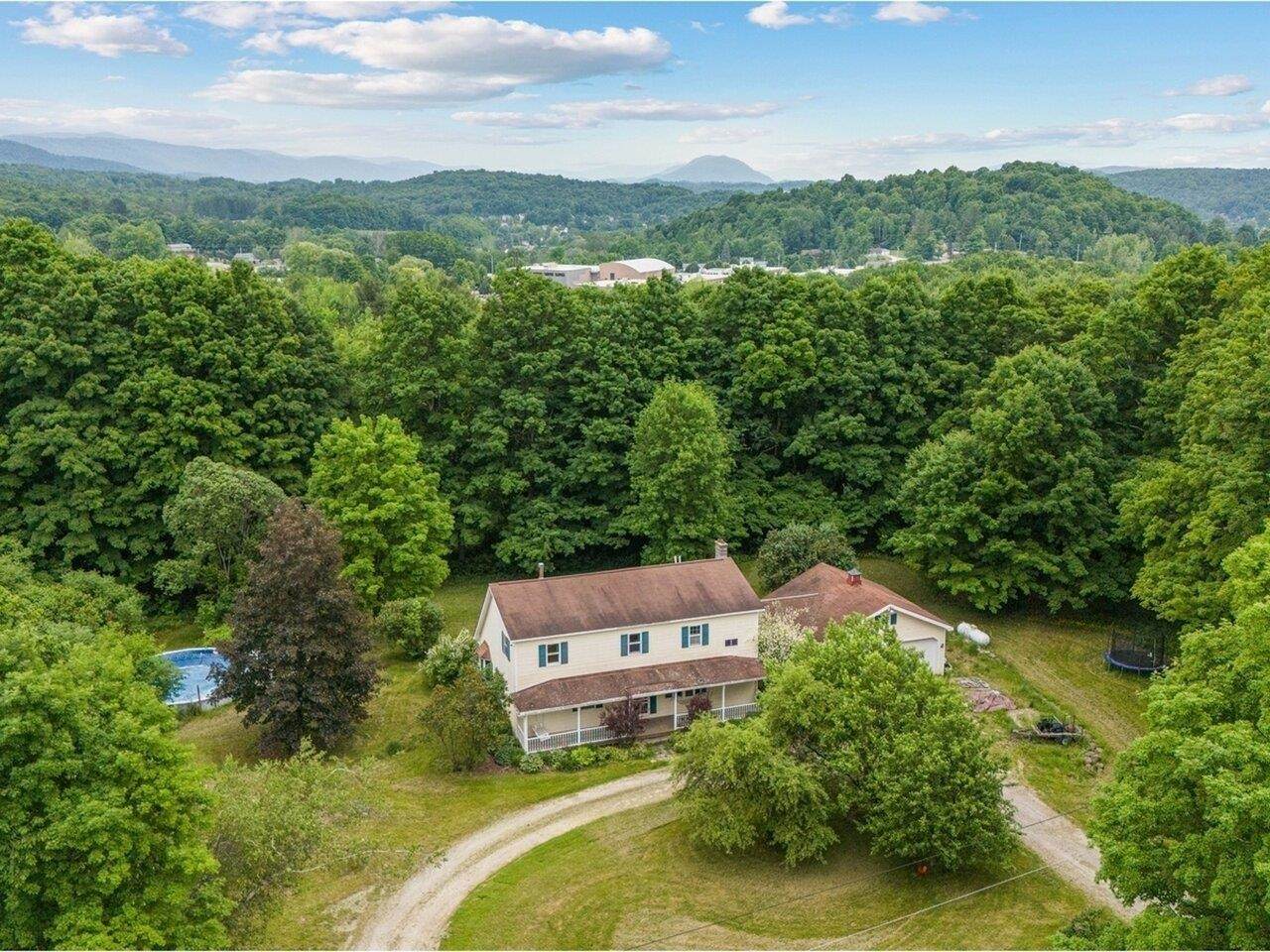 426 Place Road West - Photo 1