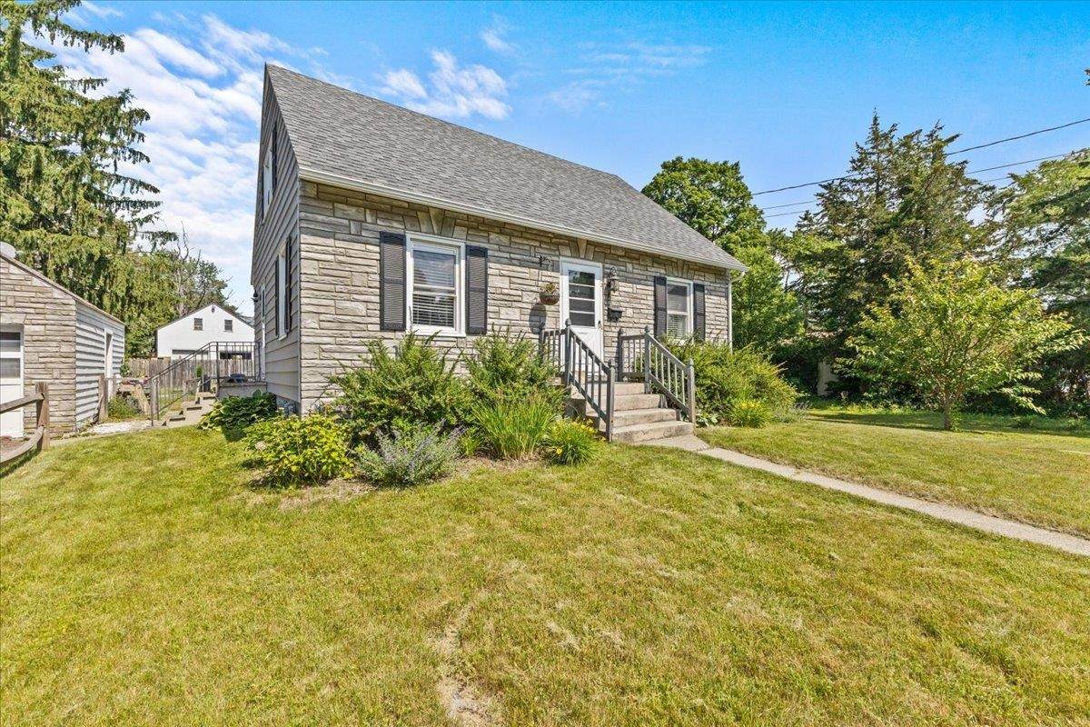 2 Maplewood Drive - Photo 1