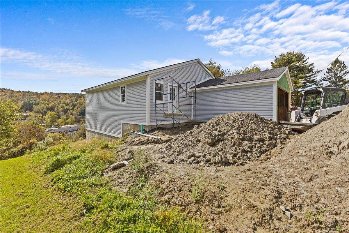 8 Velie Avenue - Photo 1