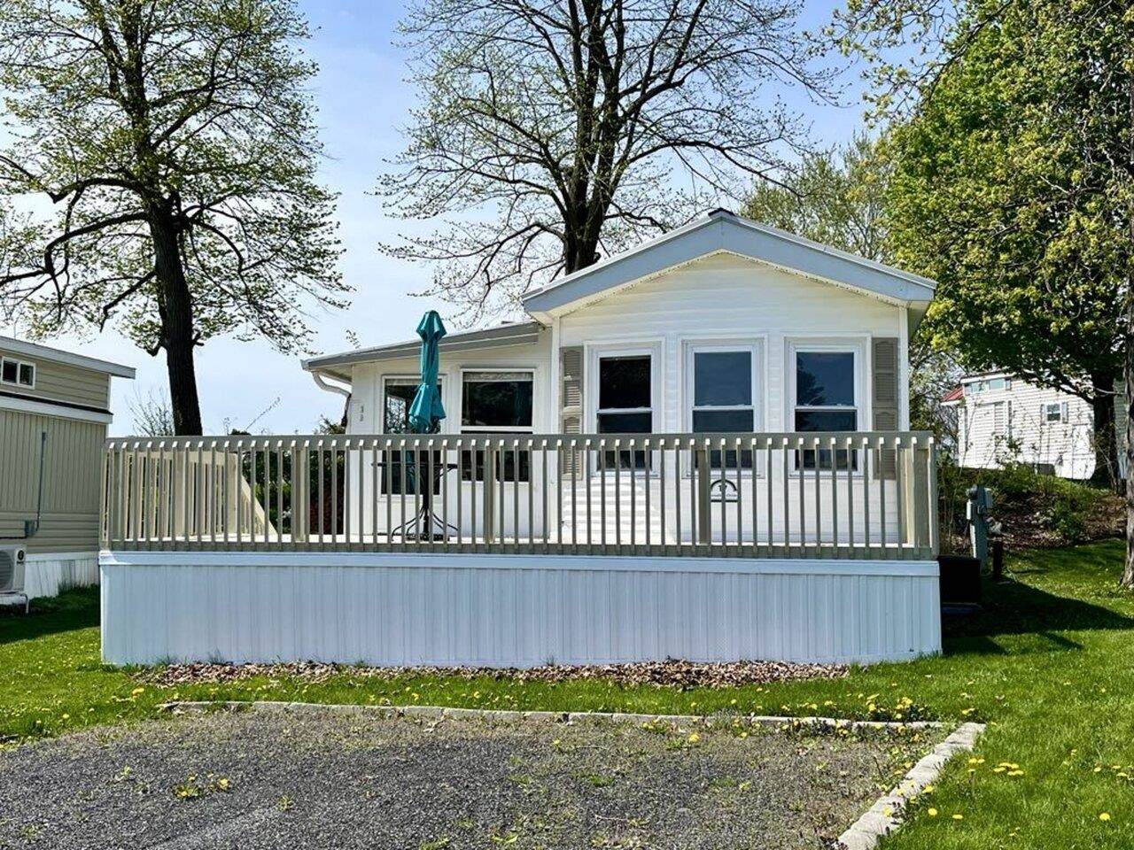17 Jonathan Circle - Photo 1