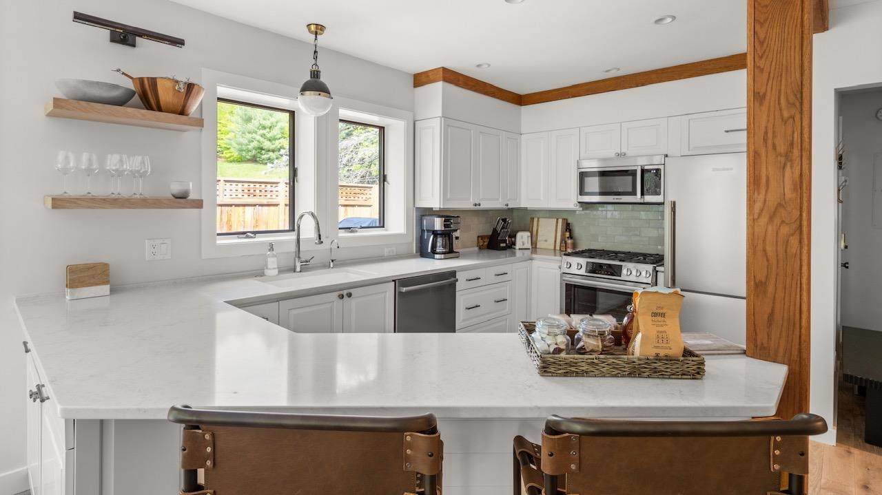 384 Topnotch Drive - Photo 1