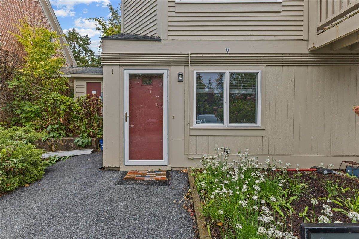 337 College Street - Photo 1