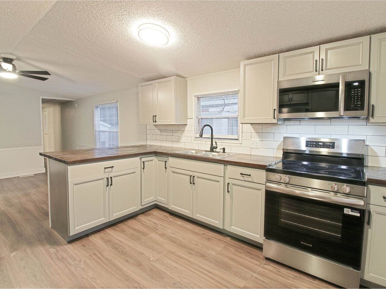 20 Avenue C - Photo 1