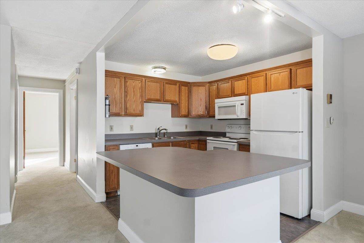 17 Hawthorne Circle - Photo 1