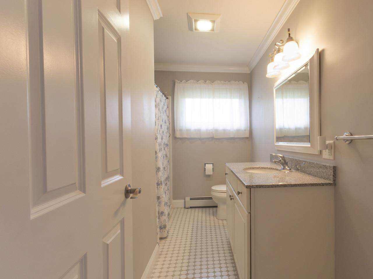 42 Suburban Square - Photo 1