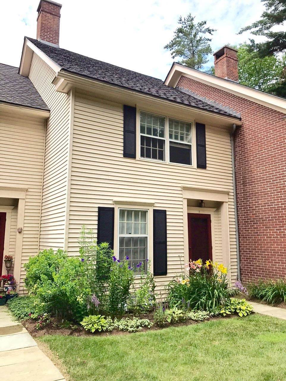 2 Townhouse Way - Photo 1