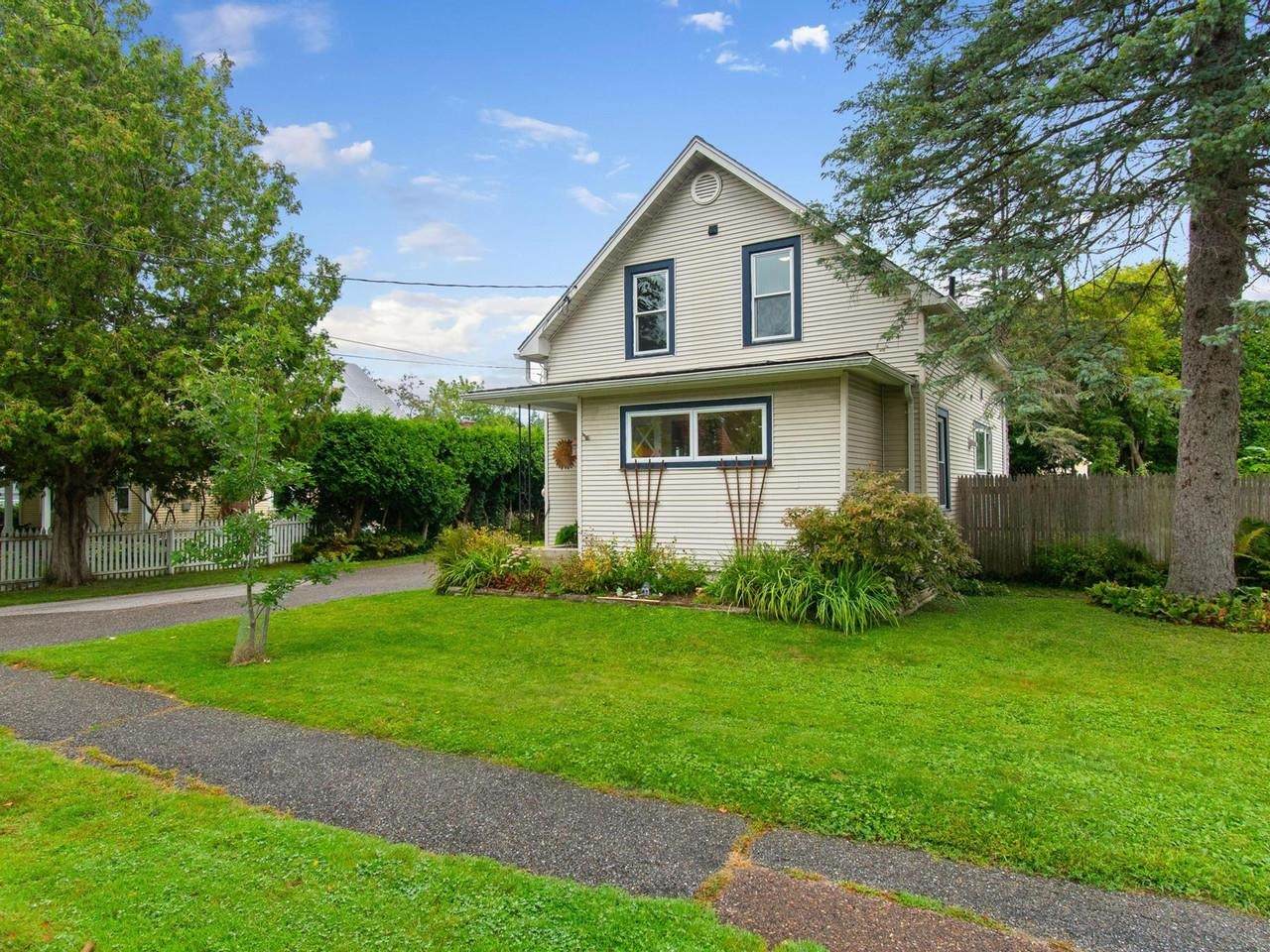 48 Pleasant Street - Photo 1