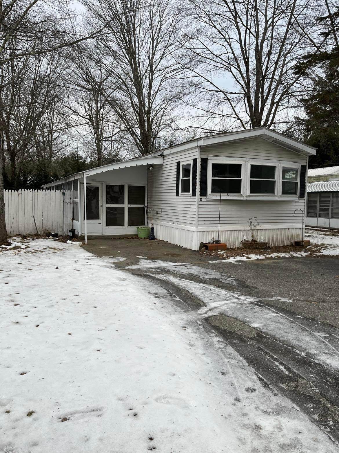61 Oakwood Circle - Photo 1