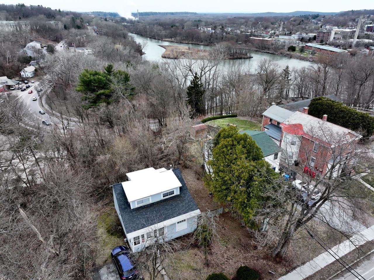 406 Colchester Avenue - Photo 1