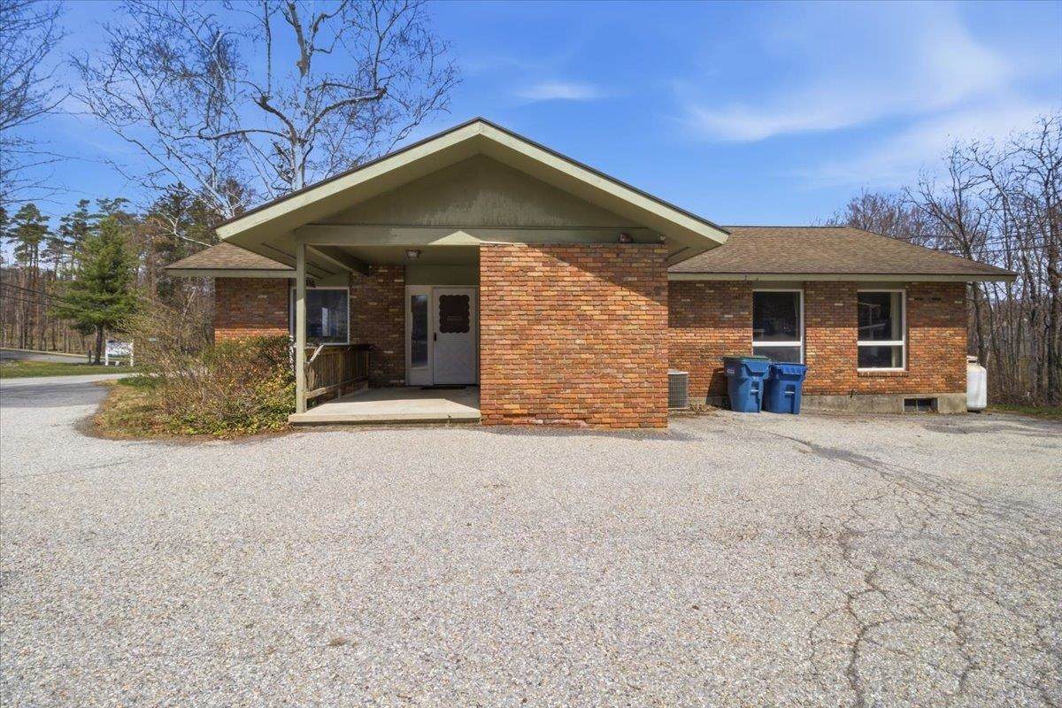 320 Dewey Street - Photo 1