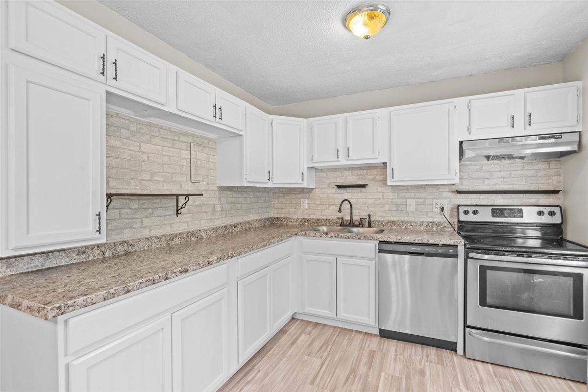 111 Sherwood Square - Photo 1