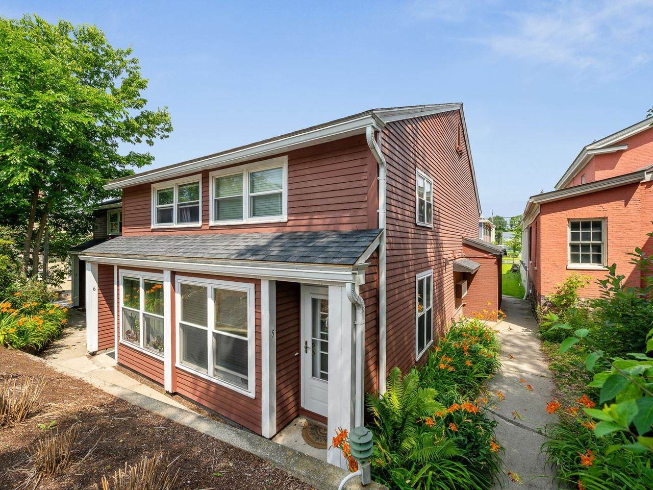 297 College Street - Photo 1