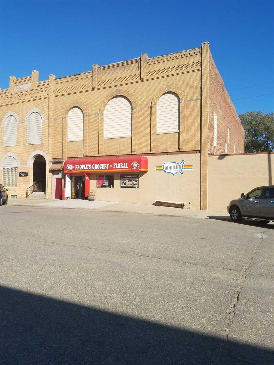 1105 2nd St - Photo 1