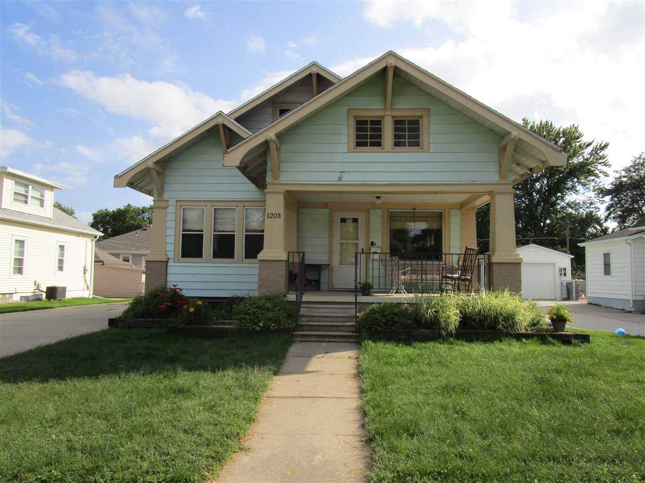 1203 Park Ave - Photo 1
