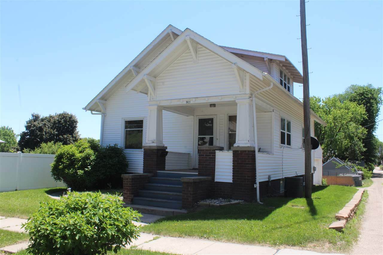 903 Prospect - Photo 1