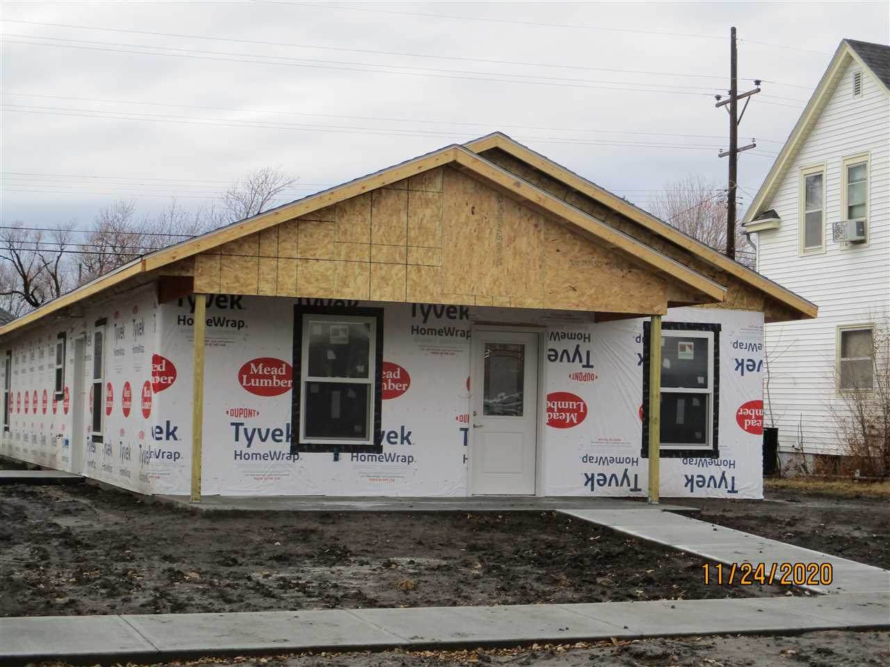 602 7th Street - Photo 1