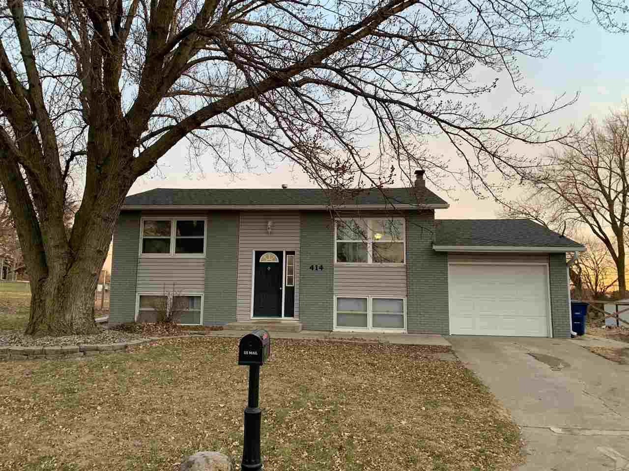 414 Broadmoor Dr - Photo 1