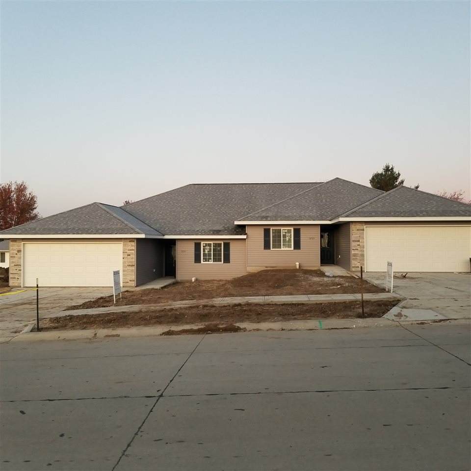 1113 Meadow Ridge - Photo 1