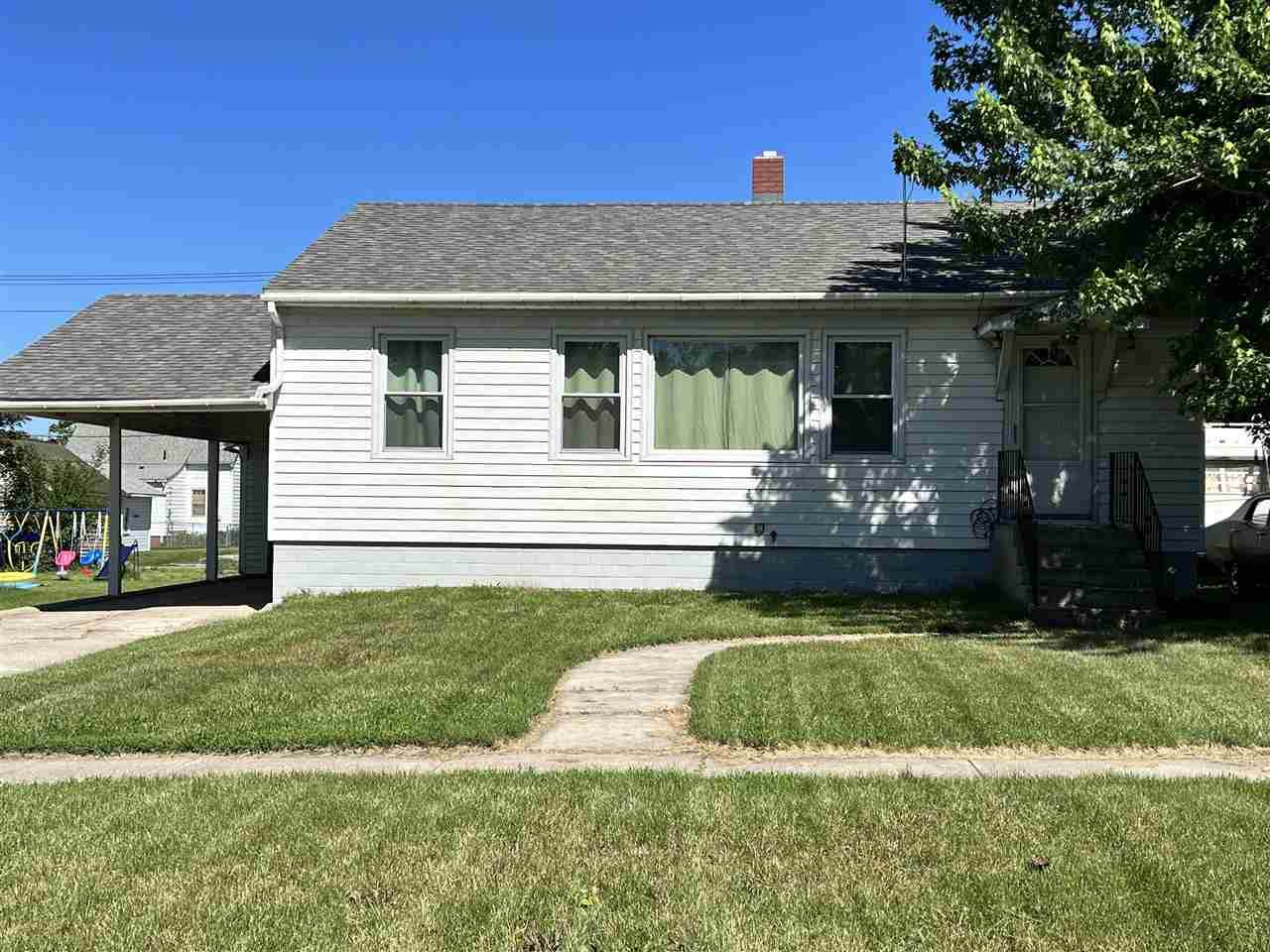 613 15th Street - Photo 1