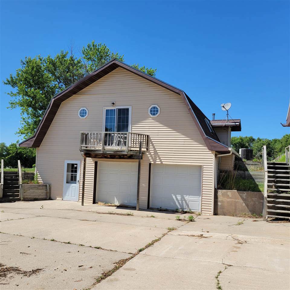 605 Main - Photo 1