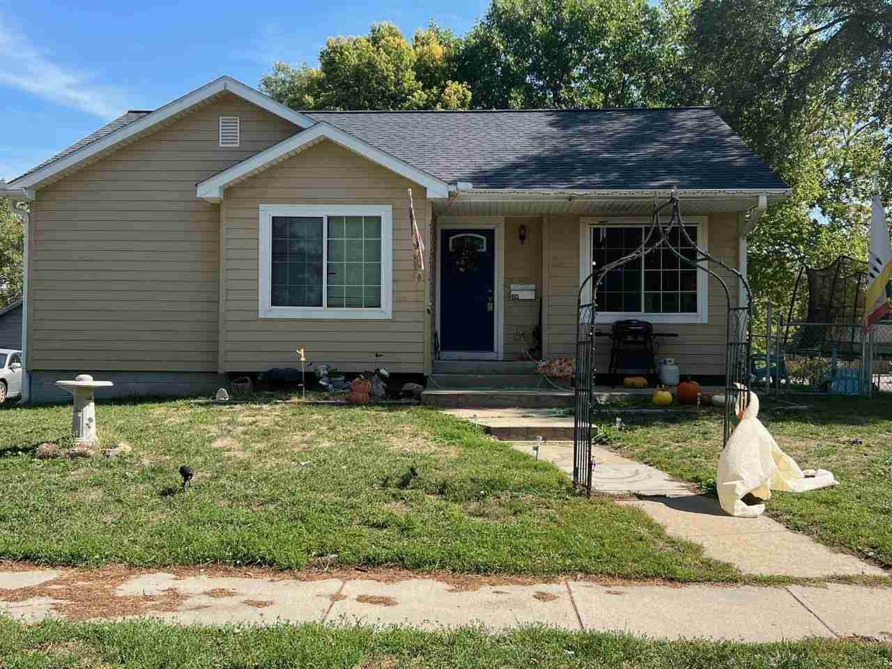 921 2nd Street - Photo 1