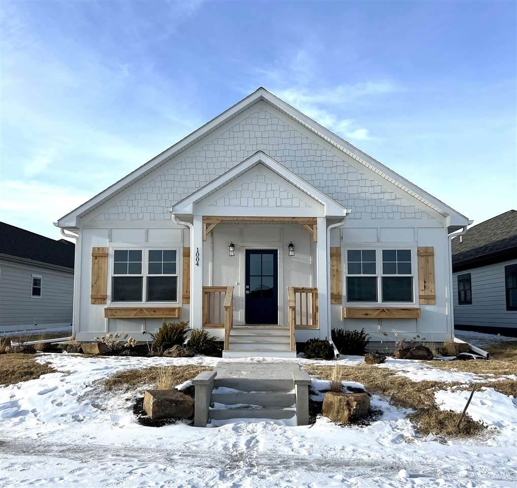 1004 Maple Ave - Photo 1