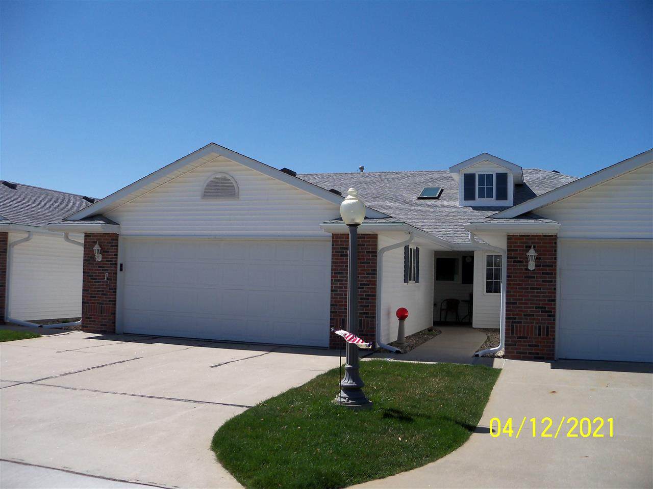 221 34th St #11 - Photo 1