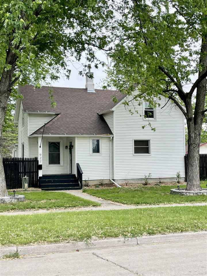 922 2nd St - Photo 1