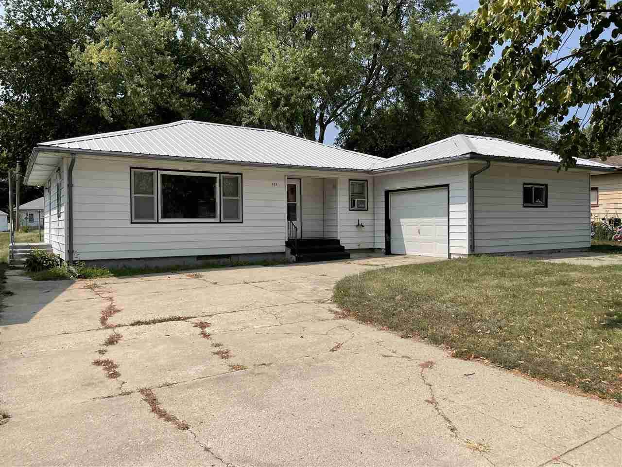 208 Pine St - Photo 1