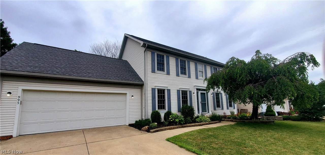995 Essex Lane - Photo 1