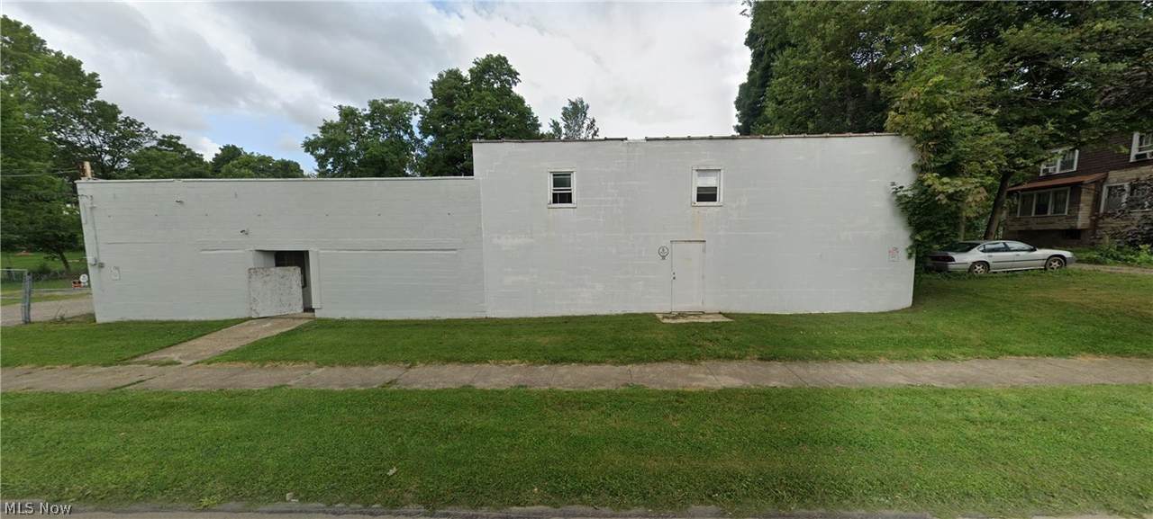 300 Hedges Street - Photo 1