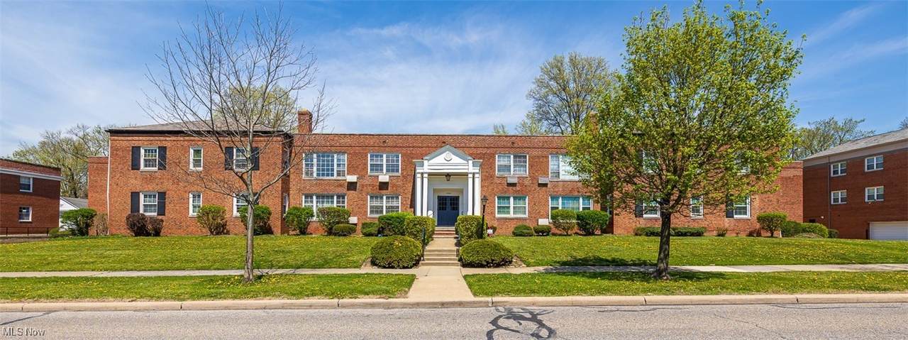 17007 Van Aken Boulevard - Photo 1