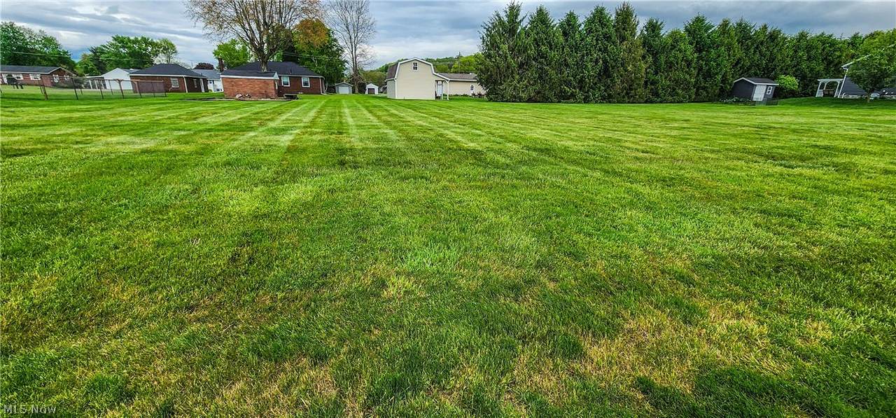 112 Hemlock Avenue - Photo 1