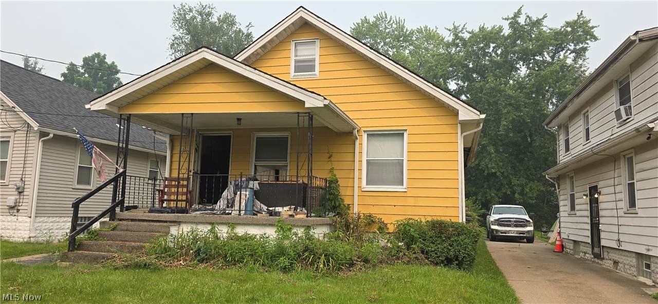 869 Sunshine Avenue - Photo 1