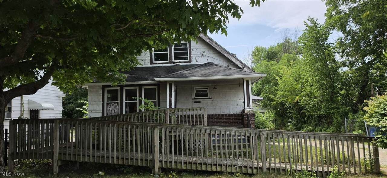 16516 Lipton Avenue - Photo 1