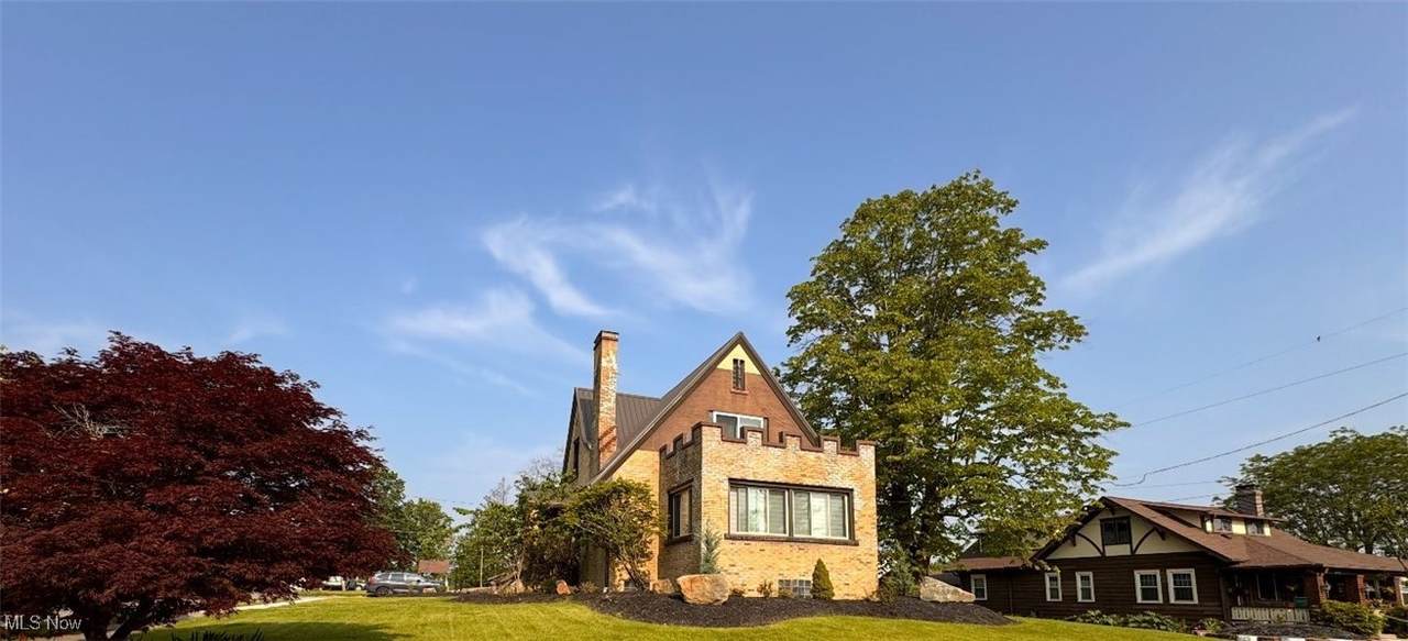 593 Dewey Avenue - Photo 1