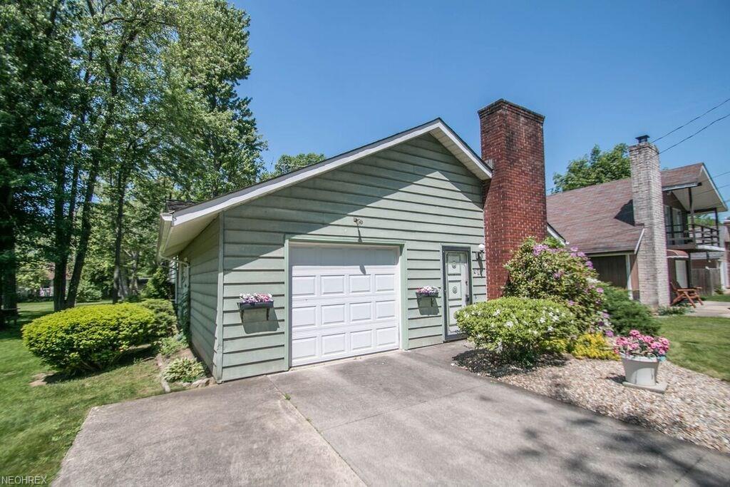 488 Shorefield Dr - Photo 1
