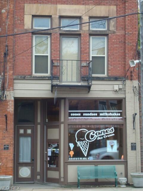 1016 Bridge St - Photo 1