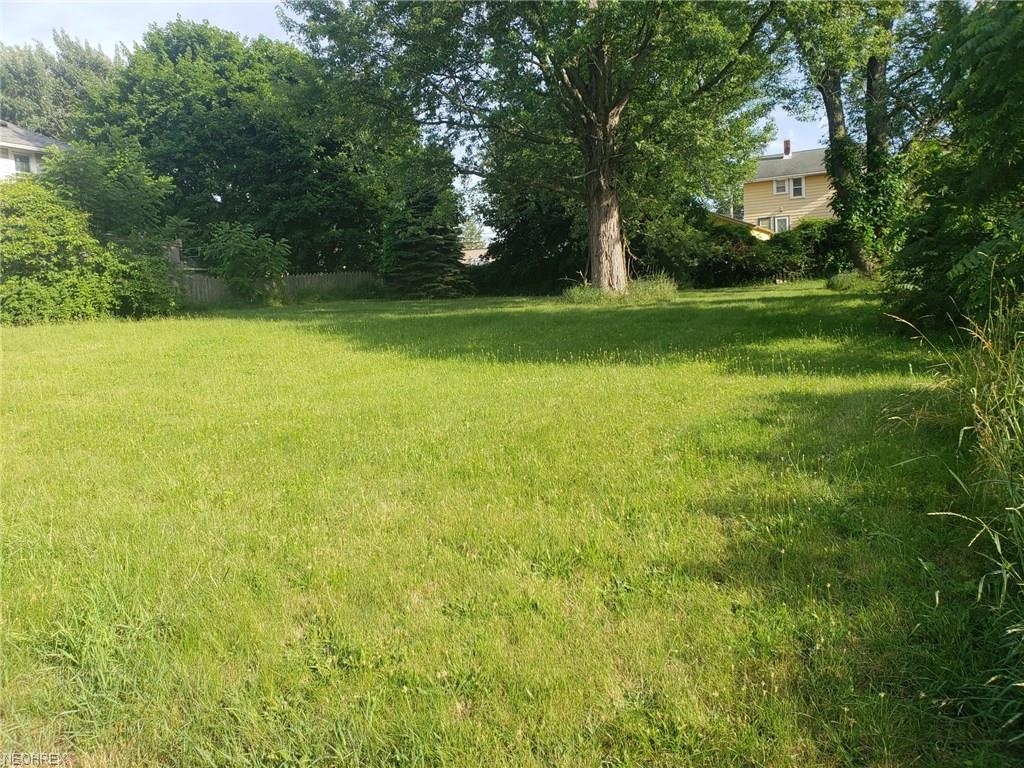 2556 Albrecht Ave - Photo 1